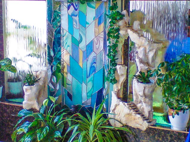 Декоративный водопад в интерьере